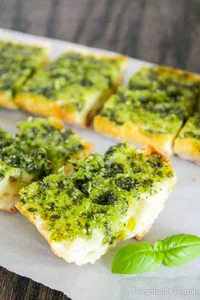 https://image.sistacafe.com/w200/images/uploads/content_image/image/234487/1477120311-gallery-1476980302-garlic-bread-with-basil-683x1024.jpg