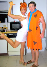 https://image.sistacafe.com/w200/images/uploads/content_image/image/235698/1477289173-1441998550-wilma-and-fred-costume-halloween.JPG