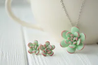https://image.sistacafe.com/w200/images/uploads/content_image/image/238961/1477641470-my-succulent-mania-grew-into-succulent-jewelry-business.jpg