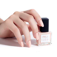 https://image.sistacafe.com/w200/images/uploads/content_image/image/240067/1477844999-43-pics-of-clear-manicure.jpg
