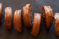 https://image.sistacafe.com/w200/images/uploads/content_image/image/242372/1478072728-chocolate-covered-ritz-sandwiches-peanut-butter.gif
