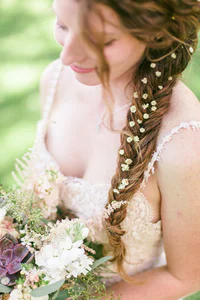 https://image.sistacafe.com/w200/images/uploads/content_image/image/244062/1478236616-Fishtail-Braid-With-Flowers.jpg