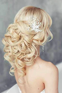 https://image.sistacafe.com/w200/images/uploads/content_image/image/244077/1478236970-Pinned-Curl-Faux-Ponytail.jpg