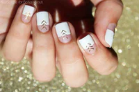 https://image.sistacafe.com/w200/images/uploads/content_image/image/244804/1478324738-White-And-Gold-Nail-Design-33.jpg