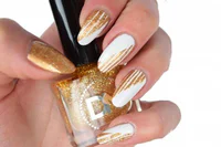 https://image.sistacafe.com/w200/images/uploads/content_image/image/244810/1478324822-White-And-Gold-Nail-Design-27.jpg
