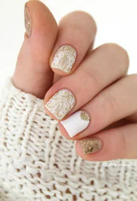 https://image.sistacafe.com/w200/images/uploads/content_image/image/244812/1478324855-White-And-Gold-Nail-Design-25.jpg