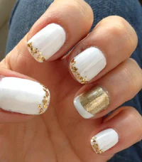 https://image.sistacafe.com/w200/images/uploads/content_image/image/244817/1478324943-White-And-Gold-Nail-Design-18.jpg