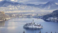 https://image.sistacafe.com/w200/images/uploads/content_image/image/245410/1478448198-oft-photographed-lake-bled-slovenia-in-winter-292061.jpg