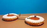 https://image.sistacafe.com/w200/images/uploads/content_image/image/246346/1478582320-dessert-miniatures-pastry-chef-matteo-stucchi-1-5820e1093317c__880.jpg