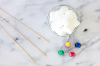 https://image.sistacafe.com/w200/images/uploads/content_image/image/247182/1478672050-DIY-Rainbow-Marshmallow-Drink-Stirrers9-600x399.jpg