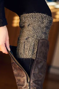 https://image.sistacafe.com/w200/images/uploads/content_image/image/252708/1479616623-11-Cut-part-of-the-arm-off-of-an-old-sweater-to-make-boot-warmers-31-Clothing-Tips-Every-Girl-Should-Know-old-sweater.jpg