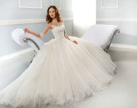 https://image.sistacafe.com/w200/images/uploads/content_image/image/256849/1480267991-wedding-gowns-by-Demetrios.jpg