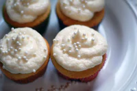 https://image.sistacafe.com/w200/images/uploads/content_image/image/258514/1480580178-Champagne-Cupcakes.jpg