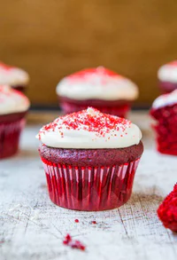 https://image.sistacafe.com/w200/images/uploads/content_image/image/258528/1480580508-Red-Velvet-Cupcakes-Vanilla-Cream-Cheese-Frosting.jpg