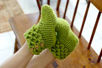https://image.sistacafe.com/w200/images/uploads/content_image/image/263287/1481432425-winter-knit-gift-ideas-keep-warm-hats-mittens-slippers-18-58259df02c1e5__605.jpg