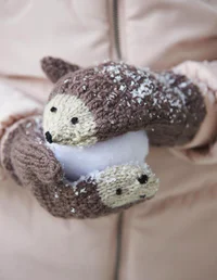 https://image.sistacafe.com/w200/images/uploads/content_image/image/263290/1481432498-winter-knit-gift-ideas-keep-warm-hats-mittens-slippers-54-58259e5147cb8__605.jpg