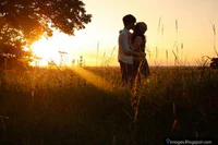 https://image.sistacafe.com/w200/images/uploads/content_image/image/263389/1481441441-kiss-hugging-teen-couple-sunset-adorable.jpg