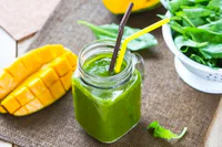 https://image.sistacafe.com/w200/images/uploads/content_image/image/272058/1482730383-Spinach-and-Mango-Smoothie-750x500.jpg