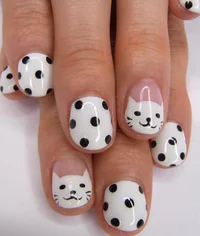 https://image.sistacafe.com/w200/images/uploads/content_image/image/272838/1482827339-Cats-and-Dots-Nail-Design-for-Short-Nails.jpg