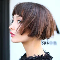 https://image.sistacafe.com/w200/images/uploads/content_image/image/275949/1483422505-6-cropped-brown-bob-with-highlights.jpg