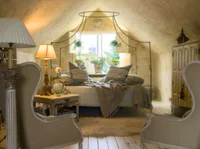 https://image.sistacafe.com/w200/images/uploads/content_image/image/276014/1483429794-Canopy-beds-For-the-Modern-Bedroom-Freshome-101.jpg