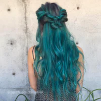 https://image.sistacafe.com/w200/images/uploads/content_image/image/276867/1483594230-3-long-teal-hair-with-dark-roots.jpg