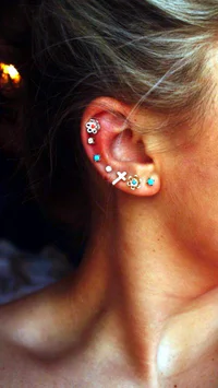 https://image.sistacafe.com/w200/images/uploads/content_image/image/278072/1483714093-Cute-Ear-Piercing-Types-and-Locations-3-1.jpg