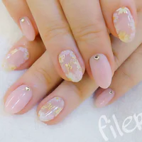 https://image.sistacafe.com/w200/images/uploads/content_image/image/279410/1483945919-blush-pink-and-gold-nail-art-bmodish.jpg