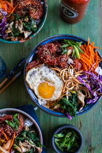 https://image.sistacafe.com/w200/images/uploads/content_image/image/279495/1483949313-Korean-Shrimp-Rice-Bowls-Kimchi-Crunchy-Noodles.jpg