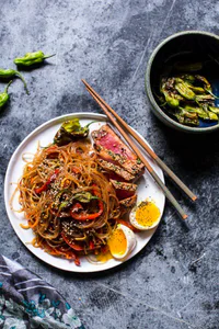 https://image.sistacafe.com/w200/images/uploads/content_image/image/279505/1483949537-Korean-Tuna-Stir-Fried-Veggie-Noodles.jpg