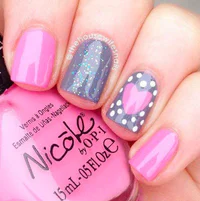 https://image.sistacafe.com/w200/images/uploads/content_image/image/279515/1483950107-Cute-Pink-Heart-Polka-Dots-Nails.jpg