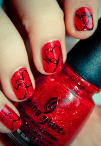 https://image.sistacafe.com/w200/images/uploads/content_image/image/279780/1483979430-Heart-Shaped-Black-And-Red-Valentine_E2_80_99s-Nail-Design.jpg