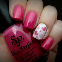 https://image.sistacafe.com/w200/images/uploads/content_image/image/279787/1483979692-Pink-And-White-Heart-Nail-Design.jpg