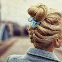 https://image.sistacafe.com/w200/images/uploads/content_image/image/279815/1483984250-Braided-Bun-with-a-Blue-Ribbon.jpg