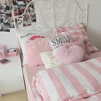 https://image.sistacafe.com/w200/images/uploads/content_image/image/280294/1484052140-interiorim.com_pink_room_smile_poster_bedroom_5208.jpg