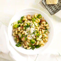 https://image.sistacafe.com/w200/images/uploads/content_image/image/282676/1484547029-54fe24e5895c7-pasta-chicken-brussels-sprouts-recipe-ghk1012-xln.jpg