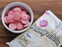 https://image.sistacafe.com/w200/images/uploads/content_image/image/28478/1440046358-pink-candy-melts.jpg