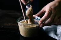 https://image.sistacafe.com/w200/images/uploads/content_image/image/285898/1484980282-11-spiced-almond-butter-with-honey-sea-salt-spread.jpg