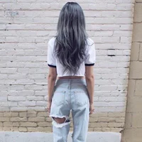 https://image.sistacafe.com/w200/images/uploads/content_image/image/287495/1485190123-gray-hair-ripped-jeans-look-silver-hair-Favim.com-4233887.jpeg