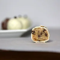 https://image.sistacafe.com/w200/images/uploads/content_image/image/287728/1485235335-8100e5be841d6991_cookie-dough-truffles-4.xxxlarge_2x.jpg