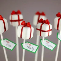 https://image.sistacafe.com/w200/images/uploads/content_image/image/287928/1485246450-valentine-8217-s-day-gift-cake-pops.jpg