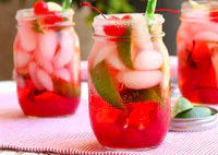 https://image.sistacafe.com/w200/images/uploads/content_image/image/288669/1485325981-48-very-cherry-shirley-temple-with-lime.jpg
