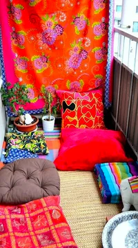 https://image.sistacafe.com/w200/images/uploads/content_image/image/290039/1485491195-colorful-boho-chic-balcony-decor-ideas-15.jpg