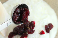 https://image.sistacafe.com/w200/images/uploads/content_image/image/290405/1485512654-4-add-dried-cranberries.jpg