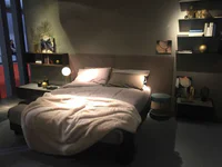 https://image.sistacafe.com/w200/images/uploads/content_image/image/293048/1485930827-Headboard-of-the-bed-becomes-one-with-the-floating-shelves-and-nightstands-next-to-it.jpg