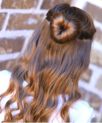 https://image.sistacafe.com/w200/images/uploads/content_image/image/293415/1486005479-long-brown-wavy-hair-with-heart-shaped-bun-hairdo.jpg