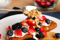 https://image.sistacafe.com/w200/images/uploads/content_image/image/294277/1486099516-20-add-granola-to-pancake.jpg