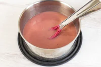 https://image.sistacafe.com/w200/images/uploads/content_image/image/295742/1486357719-Pink-white-chocolate-pots-3.jpg