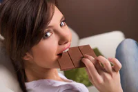 https://image.sistacafe.com/w200/images/uploads/content_image/image/297978/1486630263-Woman-eating-chocolate-990x659..jpeg