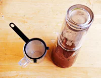 https://image.sistacafe.com/w200/images/uploads/content_image/image/298505/1486709063-Homemade_spicy_rose_latte_straining.png